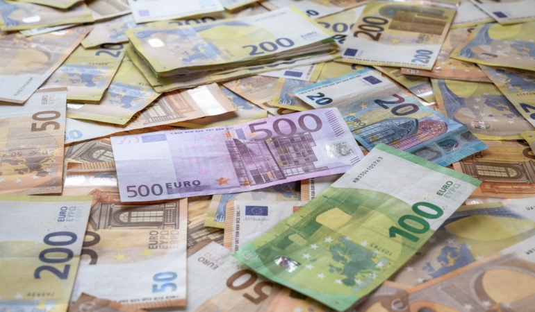 Euro Bölgesi'nde Ağustos 2026 Dış Ticaret Açığı 16,1 Milyar Euro